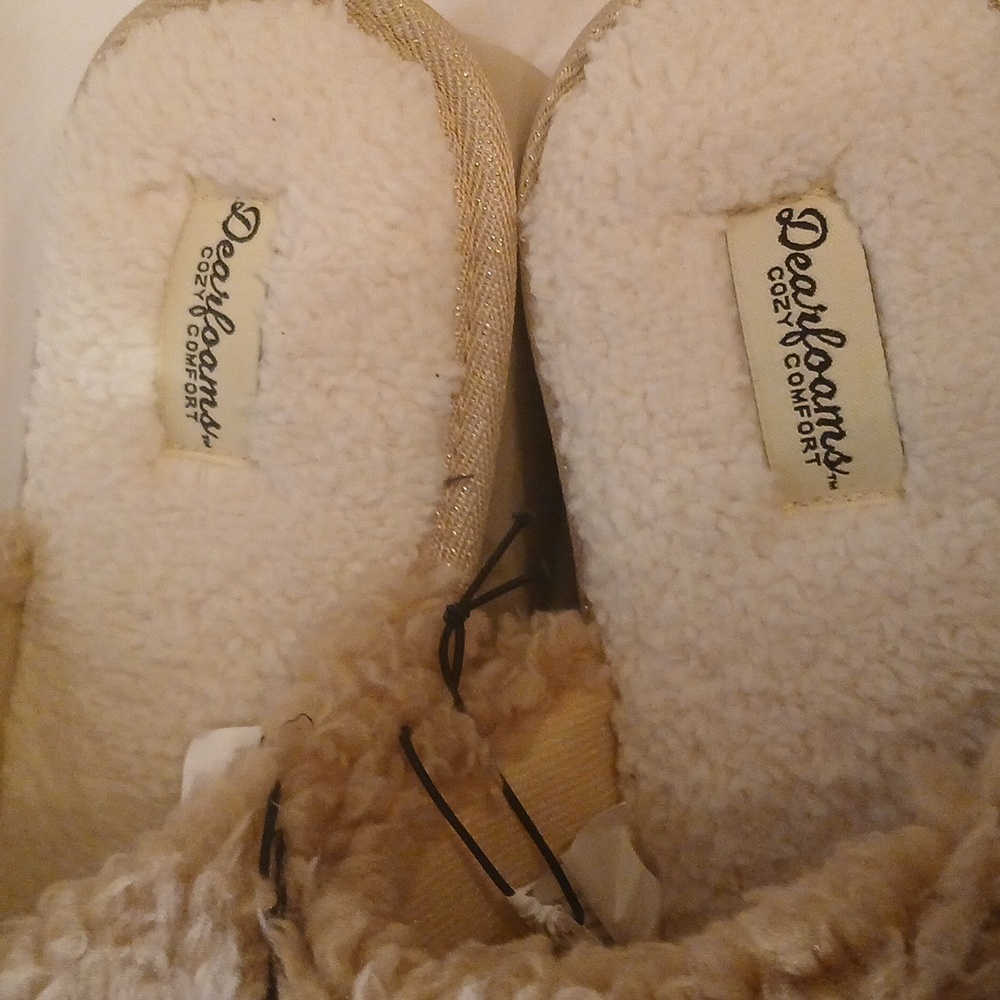 Dearfoams Tan Fuzzy Slippers - Picture 2 of 5